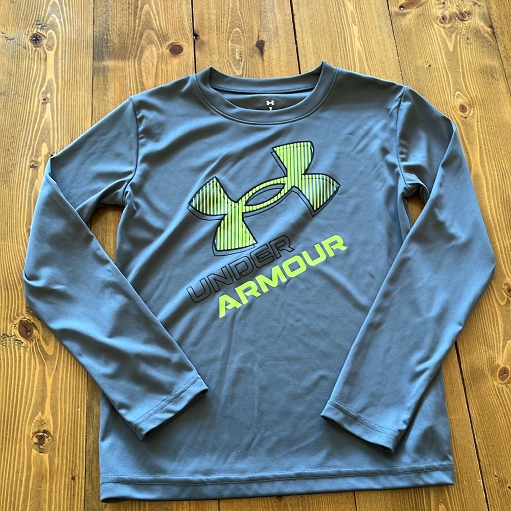 Boys Under Amour dri fit shirt